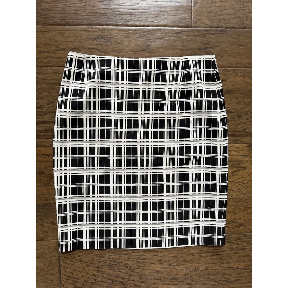 Akris Punto Black and White Plaid Skirt Size 4 Quiet Luxury
